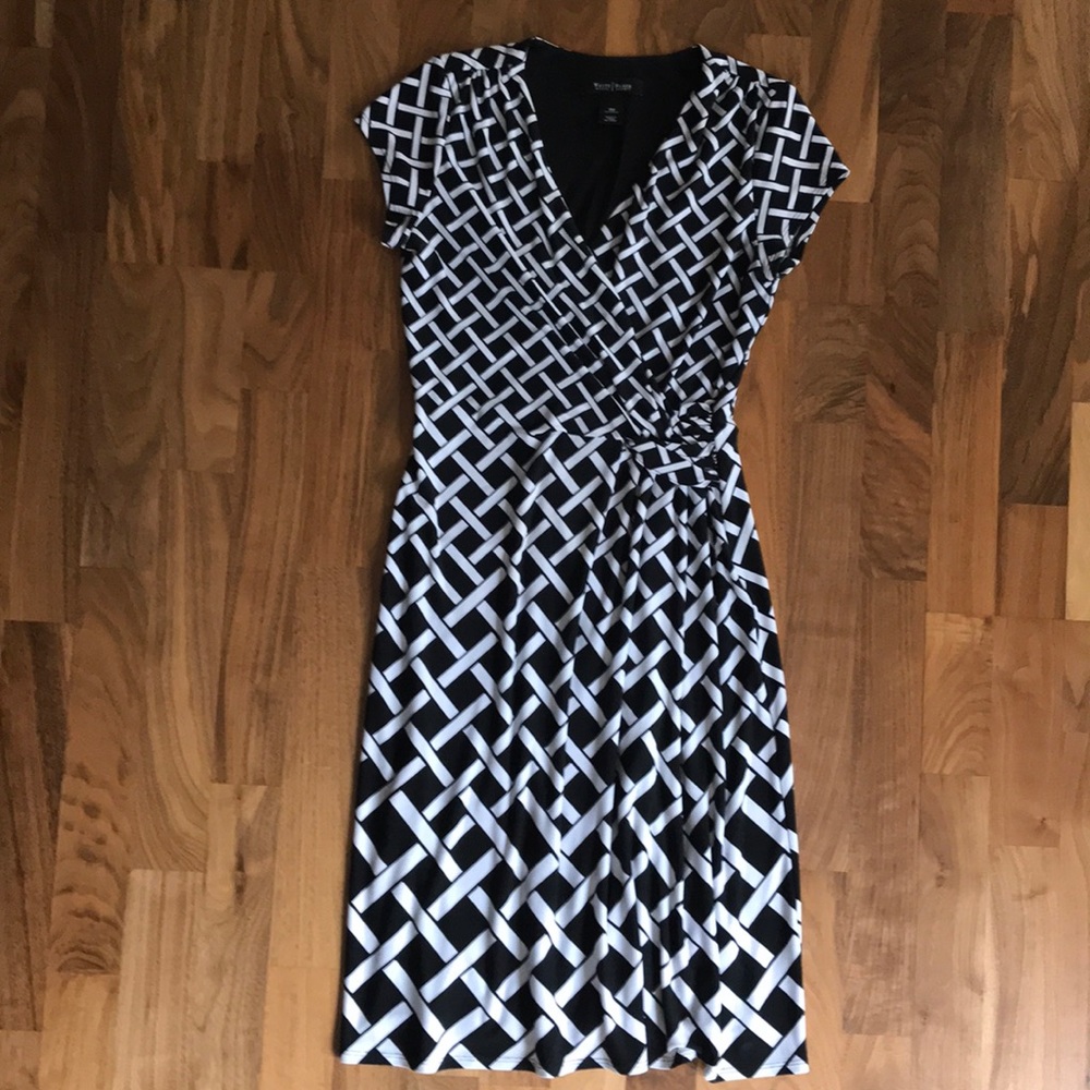 White House Black Market. Size 00